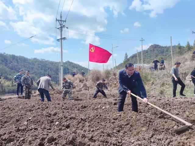 红土坡村民委员会领导团队全新概览