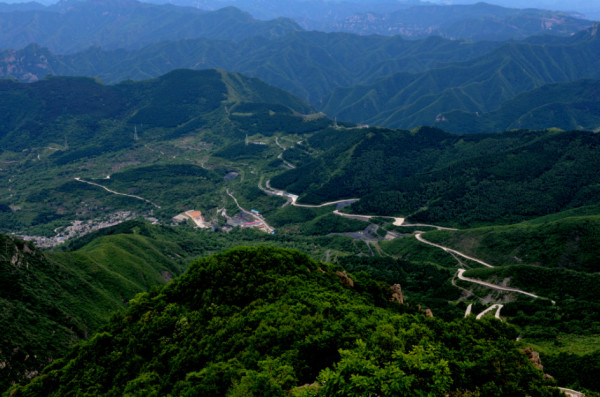 京西百花山旅游服务中心打造全新旅游体验，引领旅游新风尚